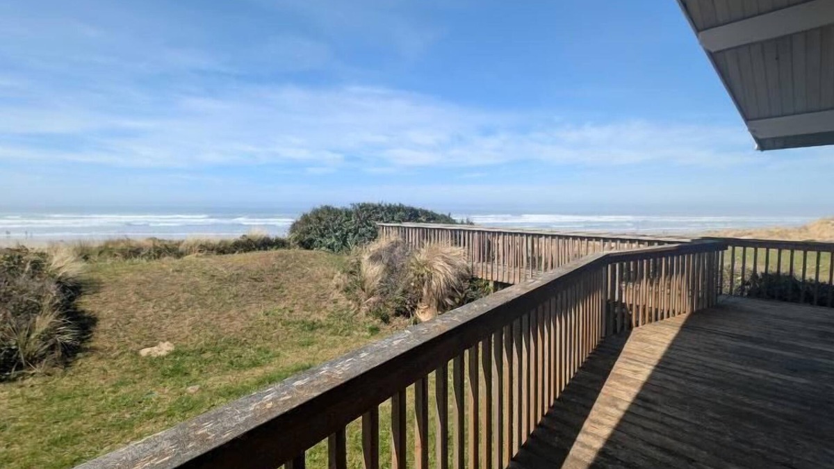 Florence House | Beach Front, Dog Friendly, 2 Bd, 2 Bath stunning views