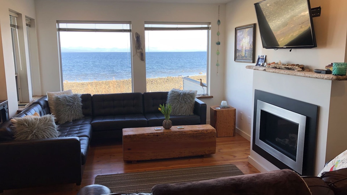 Campbell River House | Beach front Duplex on Stories beach near Campbell River