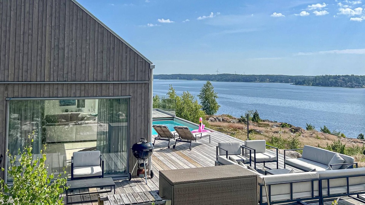 Osteraker Municipality House | Beach front home in åkersberga with sauna
