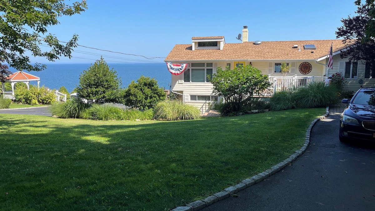 Long Island House | Beach front house amazing views 3/3, 8 person spa covered granite wet bar 55” TV