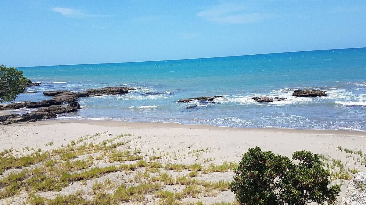 Treasure Beach House | Beach Front 2-BR 2-BA Huge House in charming St. Elizabeth Parish with WiFi, AC