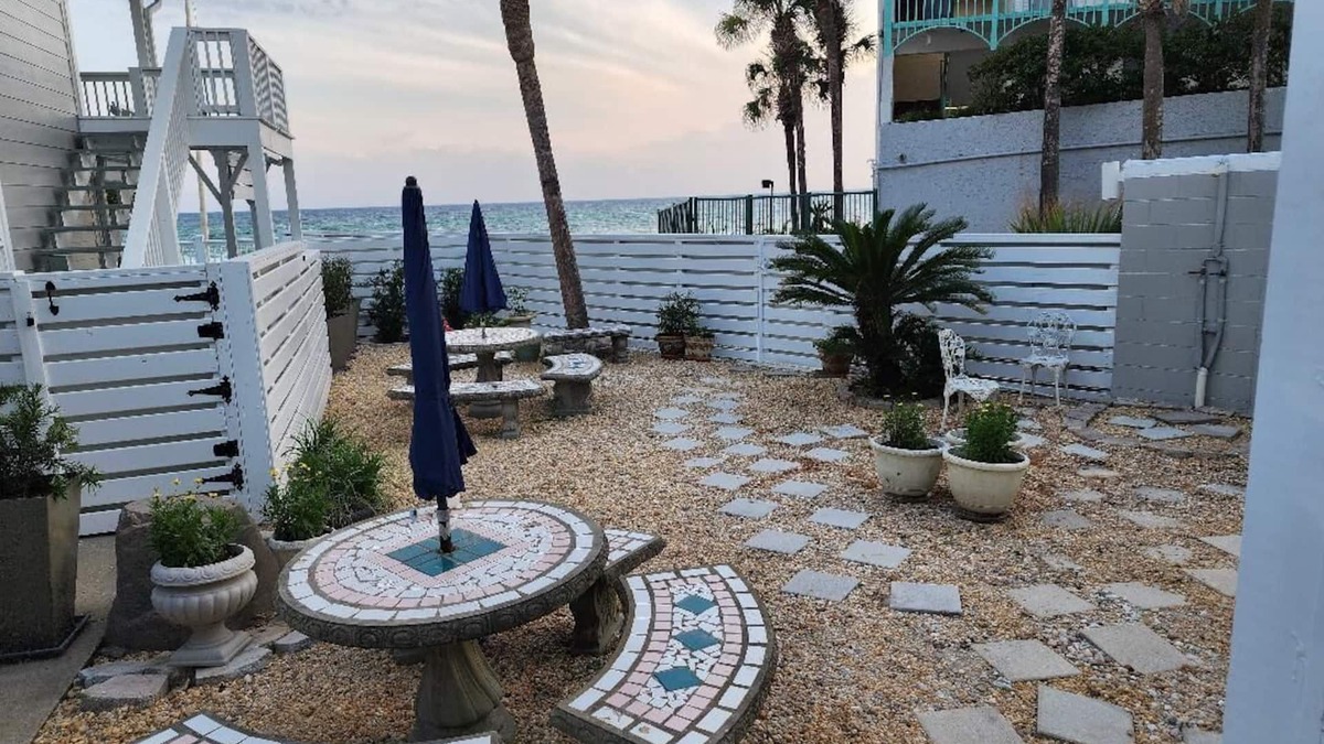 Bahama Beach Cottage | BEACH FRONT LOWER PRIVATE COTTAGE, 2BD2BA, X Large Deck, FREE Private Parking