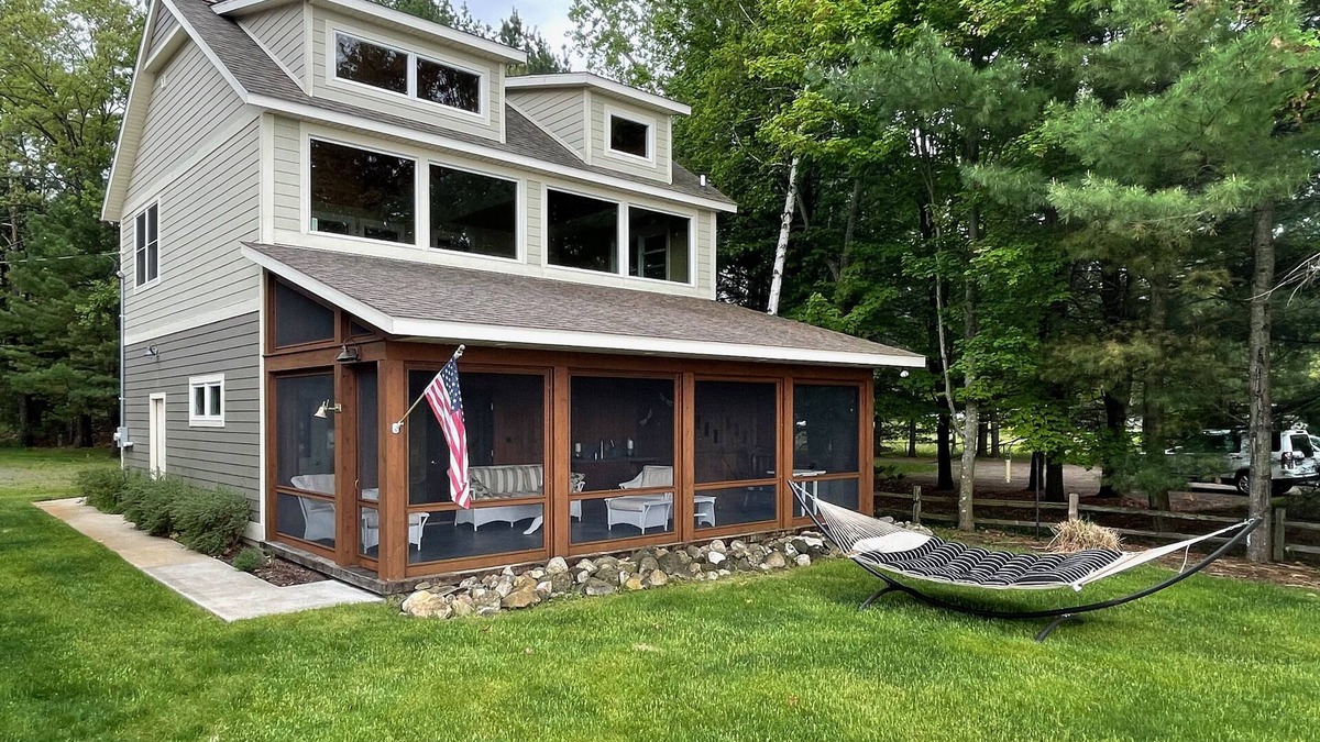 Baldwin Cottage | Beach front loft (no kitchen)