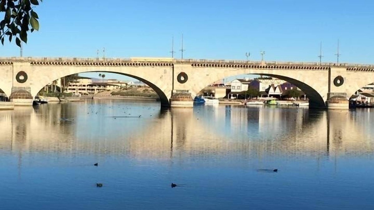 Lake Havasu City Condo | Beach Front Luxury Condo near Lake Havasu's London Bridge