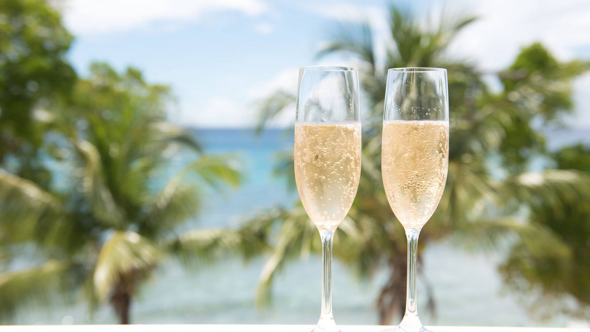 Old Trees Bay Apartment | Beach Front Luxury Apartment With 2 En-Suite Bathrooms And 30m Pool