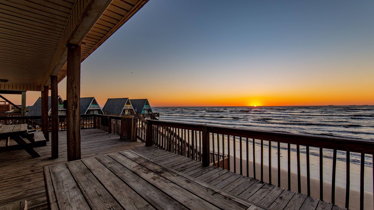 Surfside Beach House | Beach Front On Pedestrian Beach - bare feet to beach oct 7-9Sale@150nt +10% Off