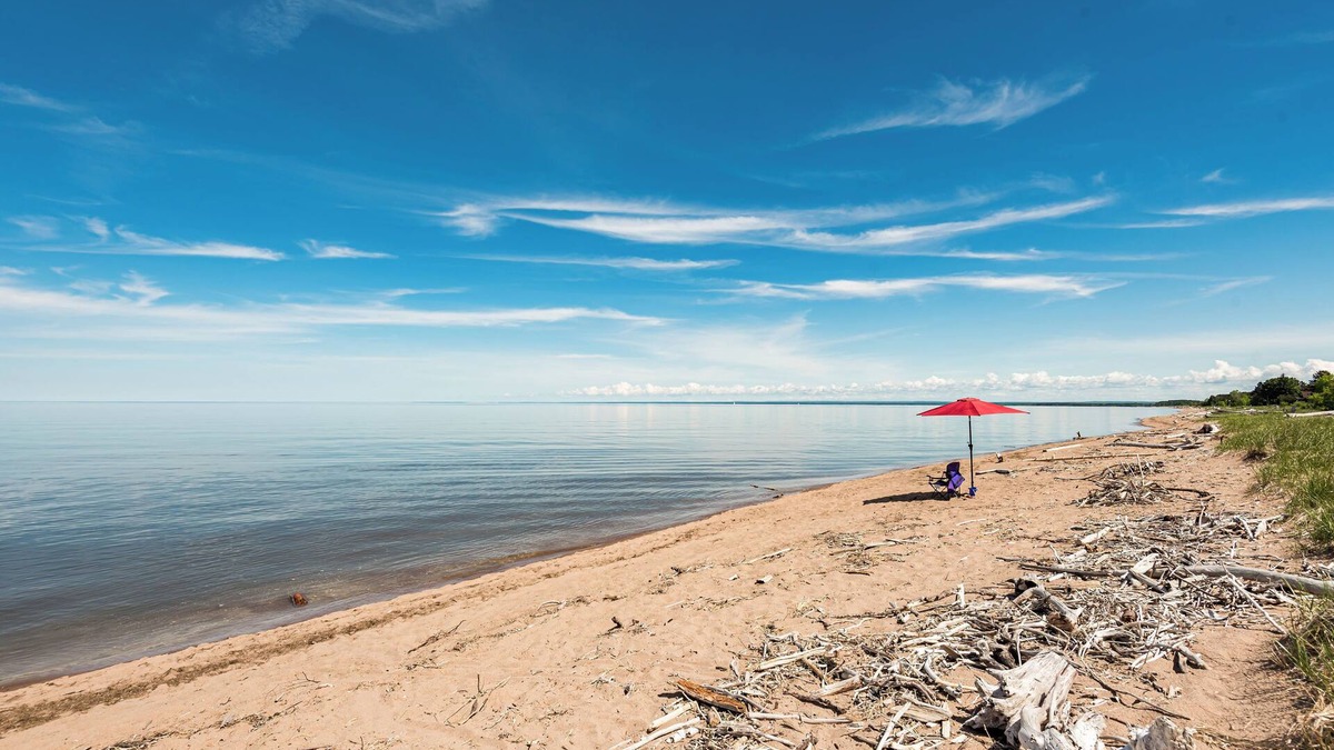 Park Point House | BEACH FRONT, PARK POINT, RARE FIND; 3-NIGHT LABOR DAY WKND SPECIAL, 1500 FRI-SUN