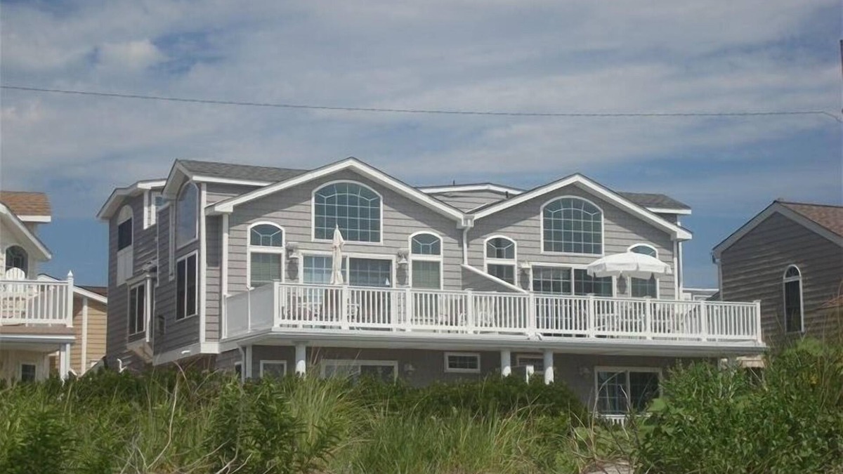 Sea Isle City Condo | Beach Front Privacy. Nestled between 52nd and 53rd St. Wow!