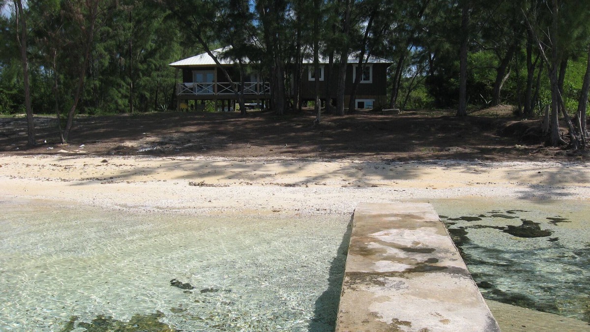 Tarpum Bay House | Beach Front Private Home with Dock