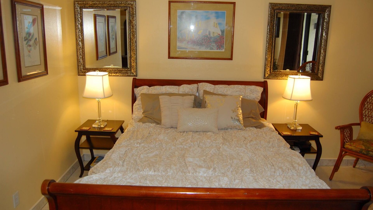 Williams Town Condo | Beach Front Studio For Rent in Freeport Grand Bahamas , Port Lucaya