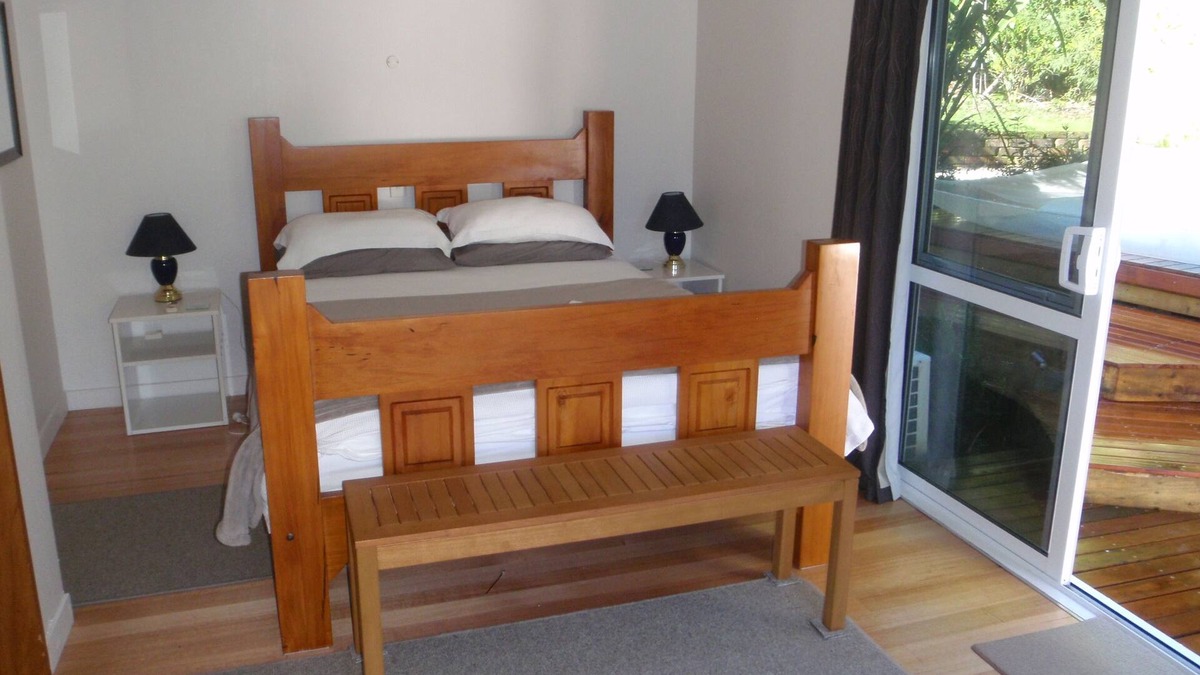 Kaiteriteri Cottage | Beach Front Studio, Palms - Tapu Bay Studio