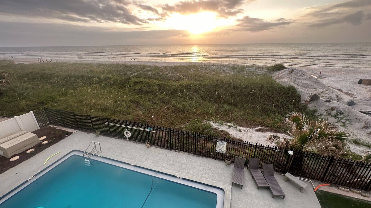 Jacksonville Beach Condo | Beach Front BalconynLuxury Condo Directly on the Ocean