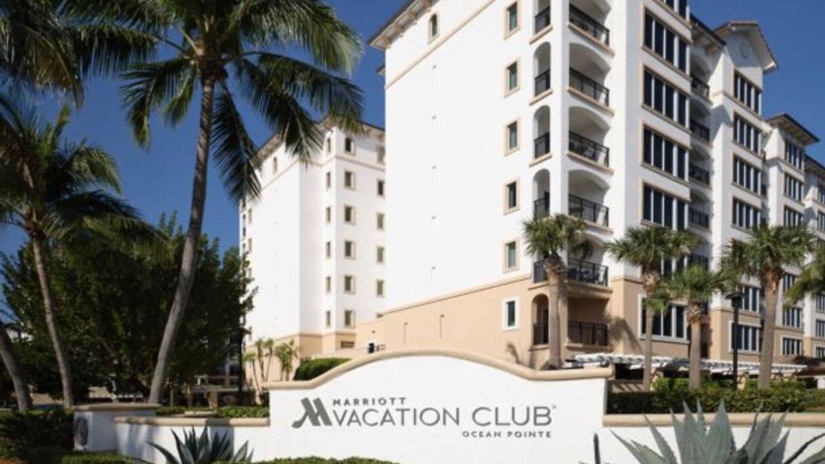 Florida North Atlantic Coast Resort | Beach front Resort on Singer Island, West Palm Beach. Restaurants nearby