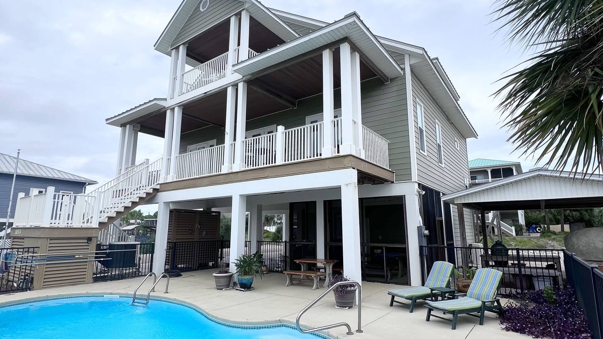 East End House | Beach front view. Golf Cart Friendly. Pool. Elevator.
