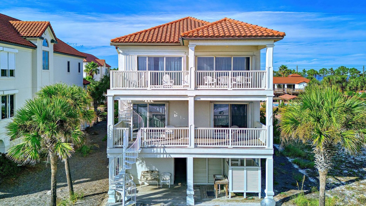 East End House | Beach Front, Swimming Pool, FREE Beach Gear!