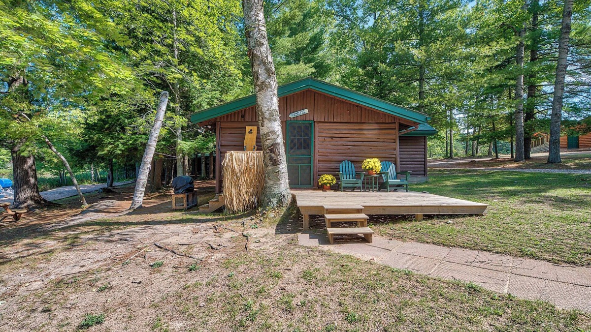 Levering Cabin | Beach + Game Room Access: Lakefront Levering Cabin