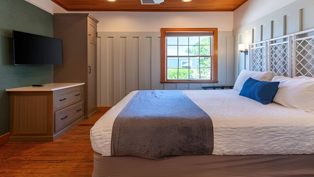 Captiva Hotel | Beach Getaway: Comfortable Cottage w/Stunning Beach Views | Free Parking | Pool