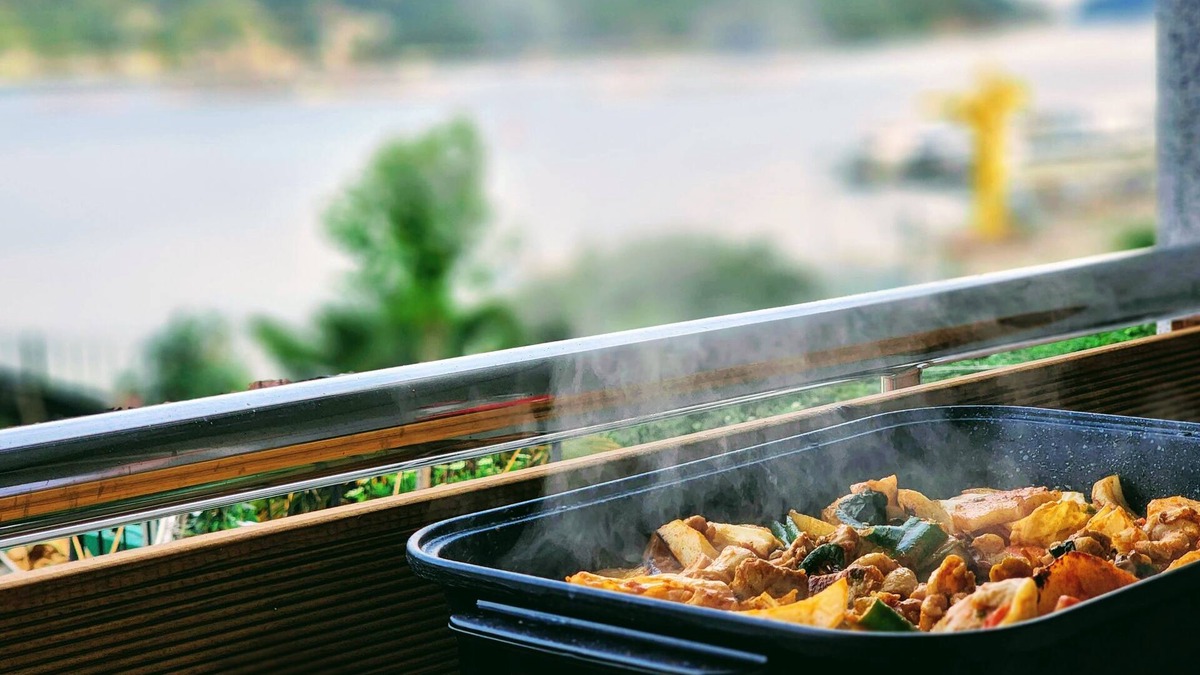 Irun-myeon House | Beach Getaway (Suite 201) for 1 - 3 guests: Perfect Location & Great Views.