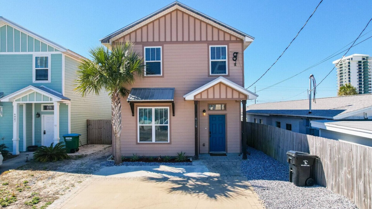 Crescent Beach House | Beach getaway