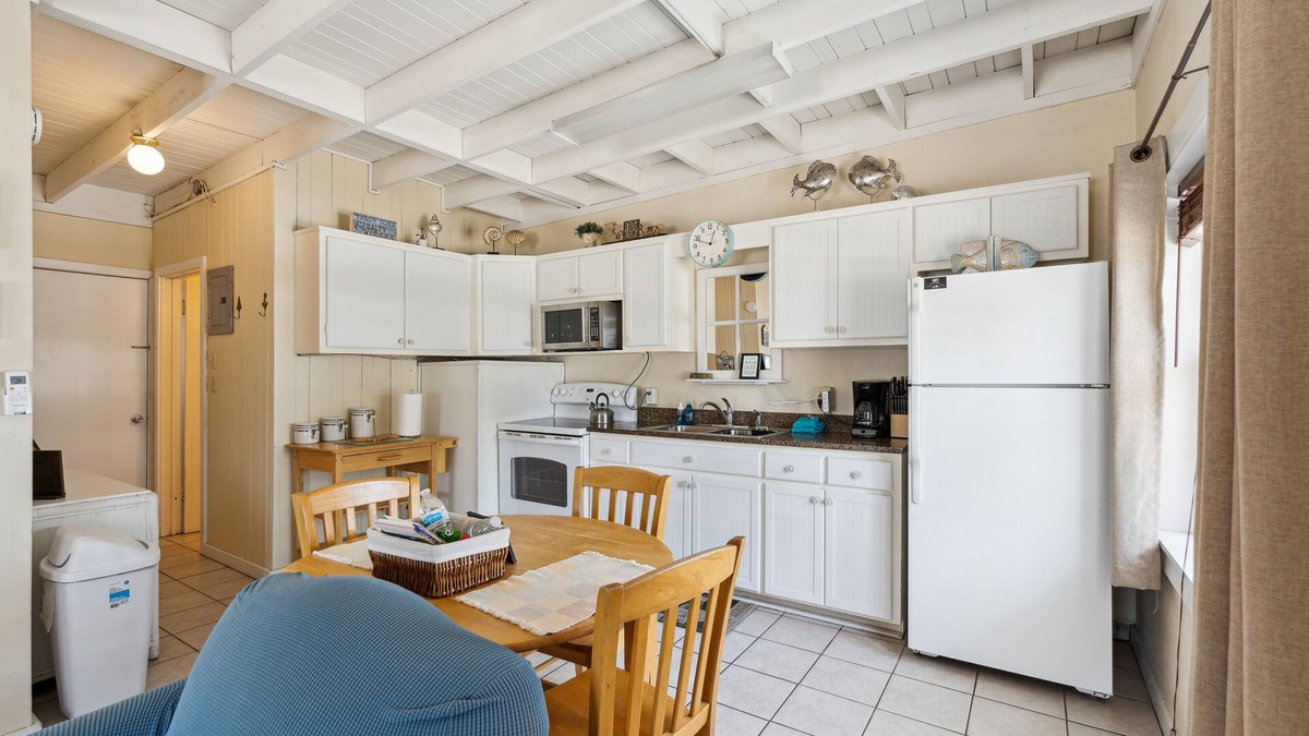 Laguna Beach Cottage | Beach getaway 100 yards from the beach.