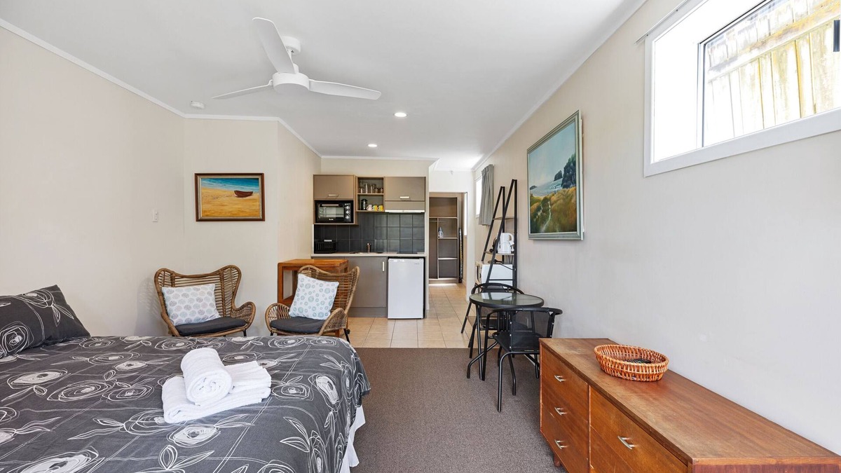 Papamoa Beach Cottage | Beach Haven - Papamoa Downstairs Unit