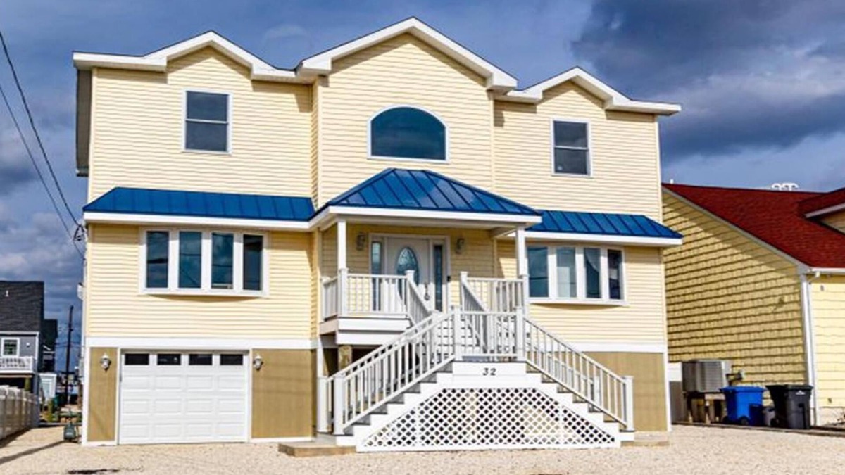 Beach Haven West House | Beach Haven West. Pet Friendly. Waterfront. Lagoon front. Beach Badges. WIFI.
