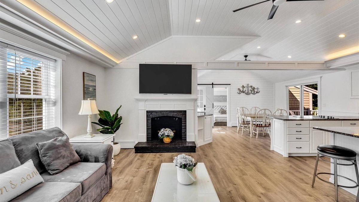 East Harwich House | Beach Heather- Relax, Renew & Enjoy! Adj to Bike Path, 1 Mile to Beach