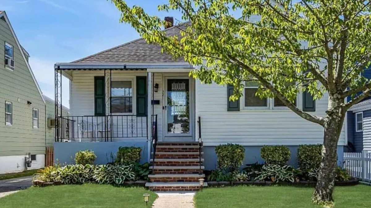 Lake Como House | *Beach Home - 21/2 blocks from the Beach *