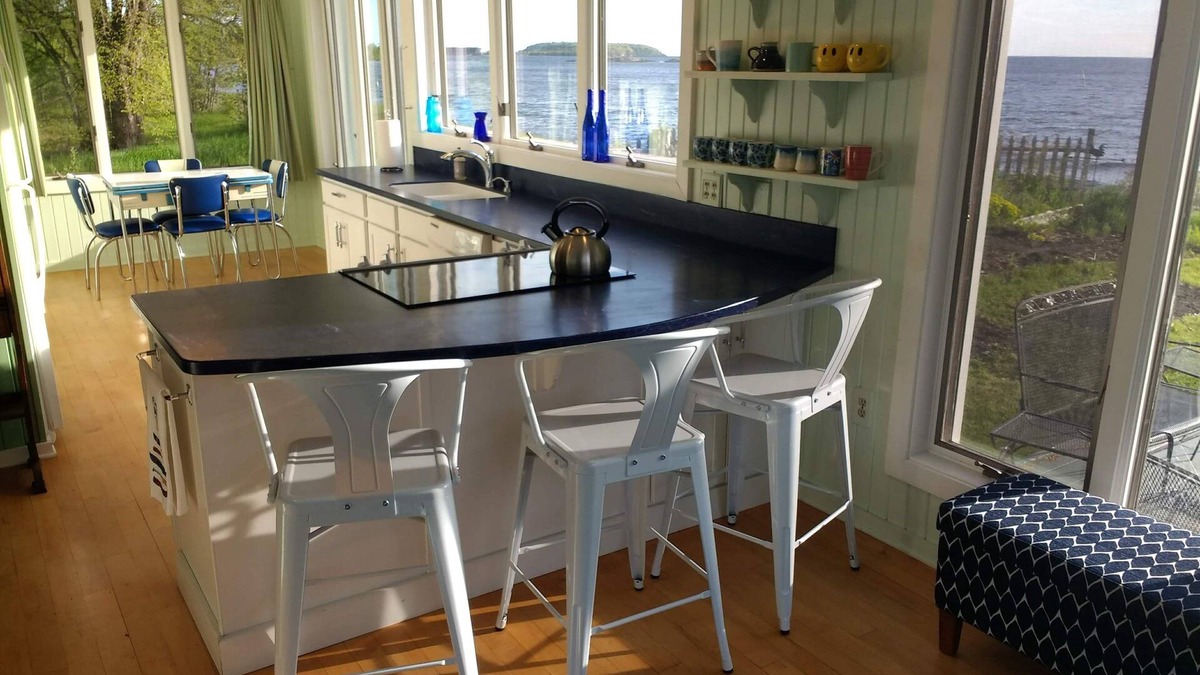 Marquette House | Beach Home on McCarty's Cove!nWalk out your home right onto the beach!