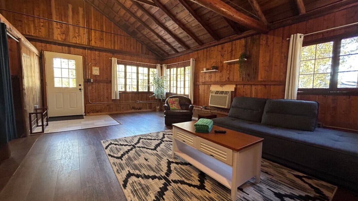 Applegate Cabin | Beach, hot tub, 3BDRM