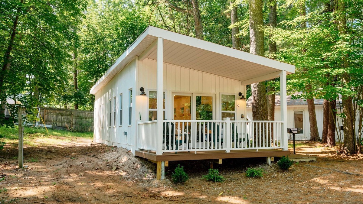 Mayfield House | Beach | Hot Tub | Arbutus Lake | 15 min to DT TC