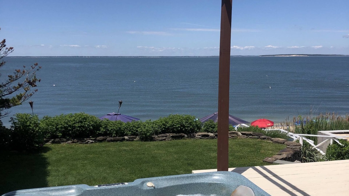 Hampton Bays House | Beach Hot tub Enjoy a getaway. Winery near