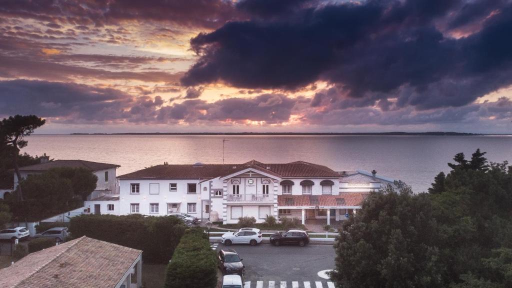 Ronce-les-Bains Hotel | Beach Hotel - Le Grand Chalet