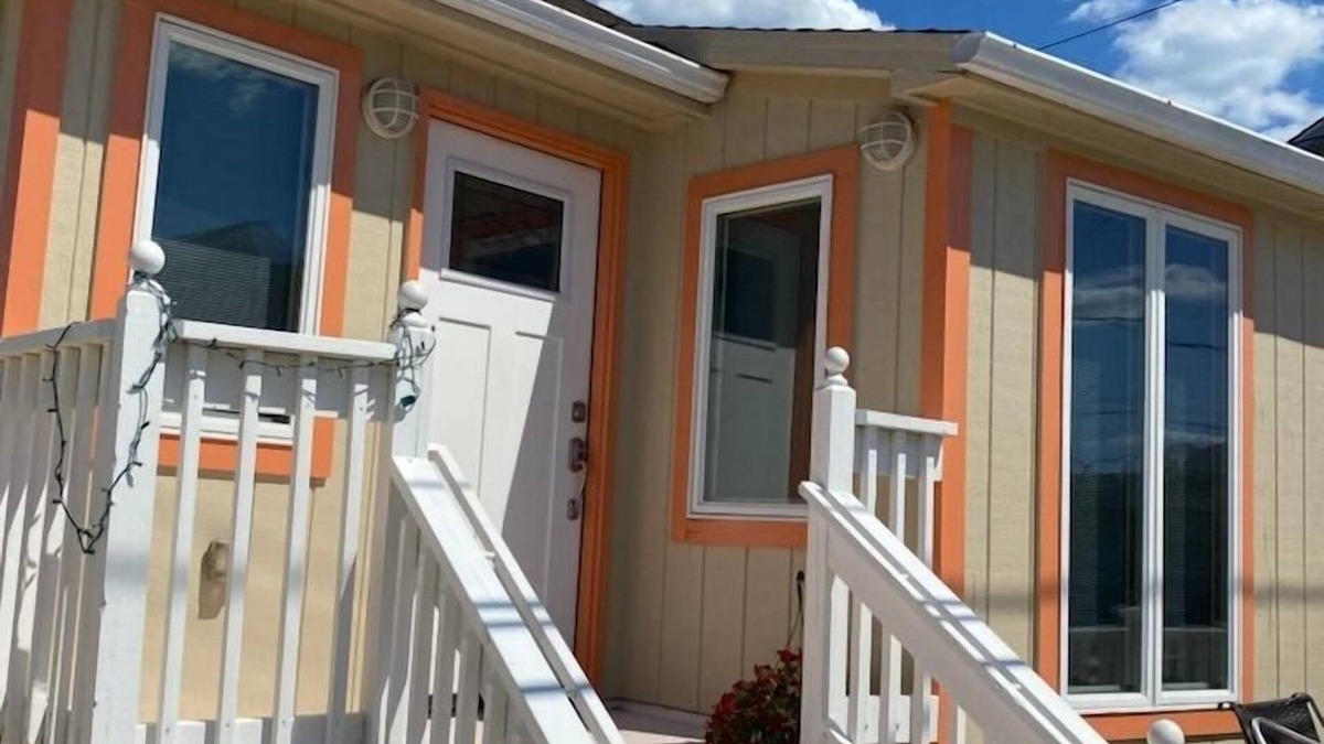 Wall House | beach house steps to beach and Jenk's Boardwalk