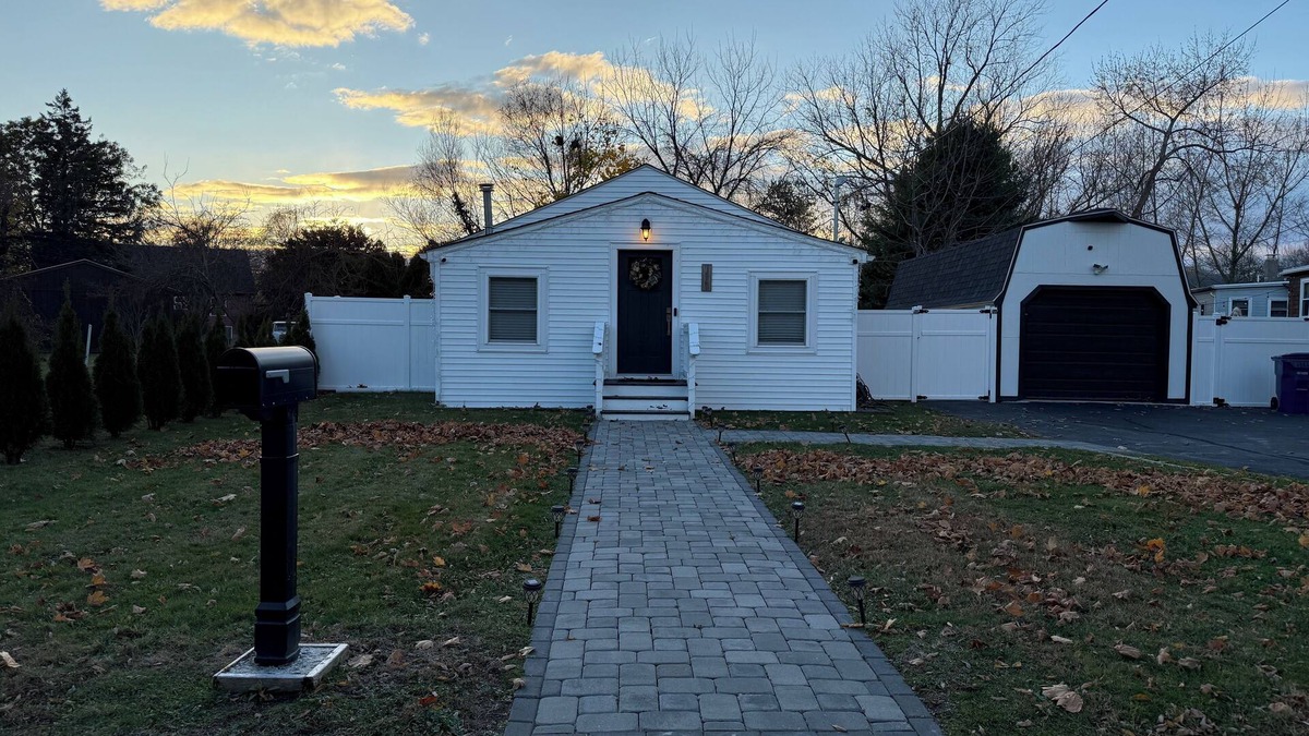 Warwick House | Beach house - 2 min from Conimicut Beach
