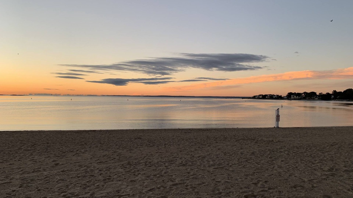 Cove - East Side - Shippan House | BEACH HOUSE, 2 MINITE WALK TO WEST BEACH, 40 MIN TO MANHATTEN