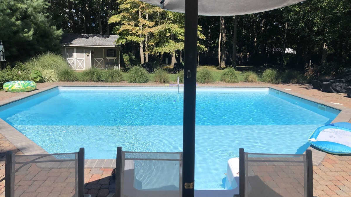 Mattituck House | Beach house cape in North Fork's wine country