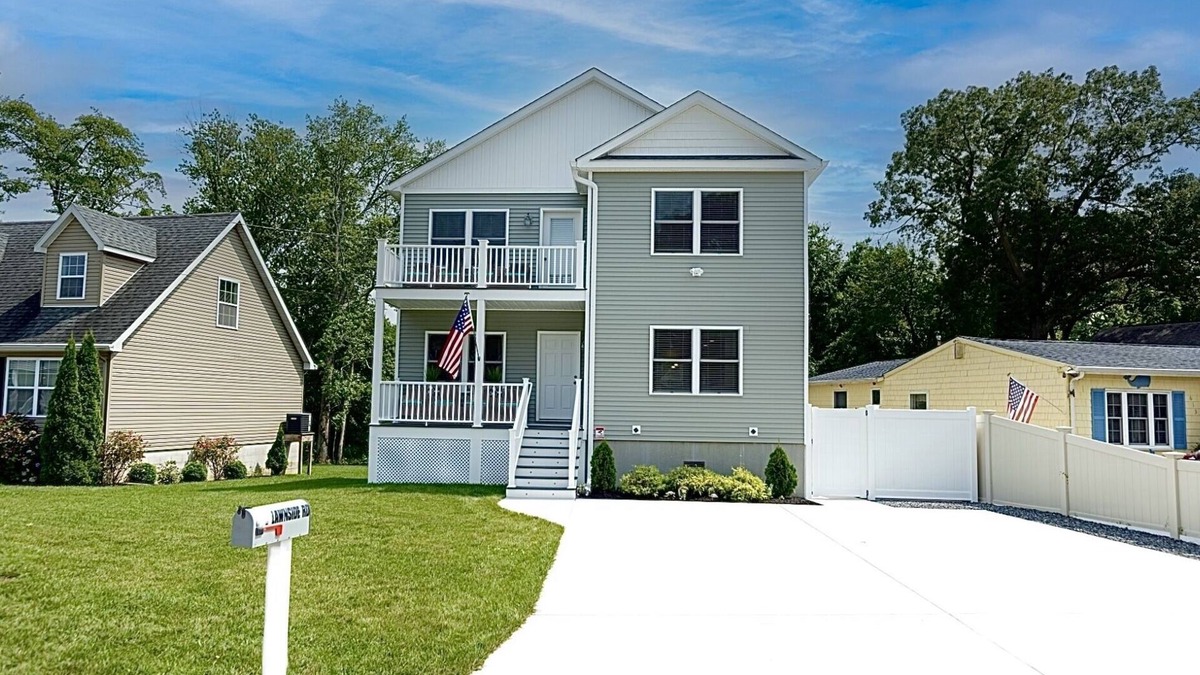 Town Bank House | Beach House CapeMay LINENS INCLUDED 1 block&a short 5min walk to Beach Sleeps 19