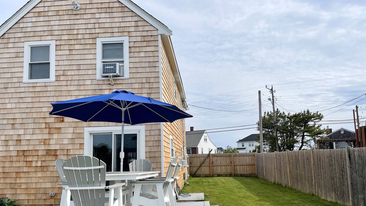 Ocean Bluff-Brant Rock House | Beach House, Close to Sunrise Beach, Fenced Yard, Deck, Dog Friendly