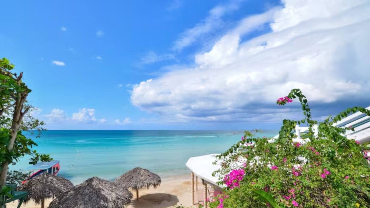 Negril Condo | Beach House Condos: Beachfront Ocean House - 7mile Beach Jamaica