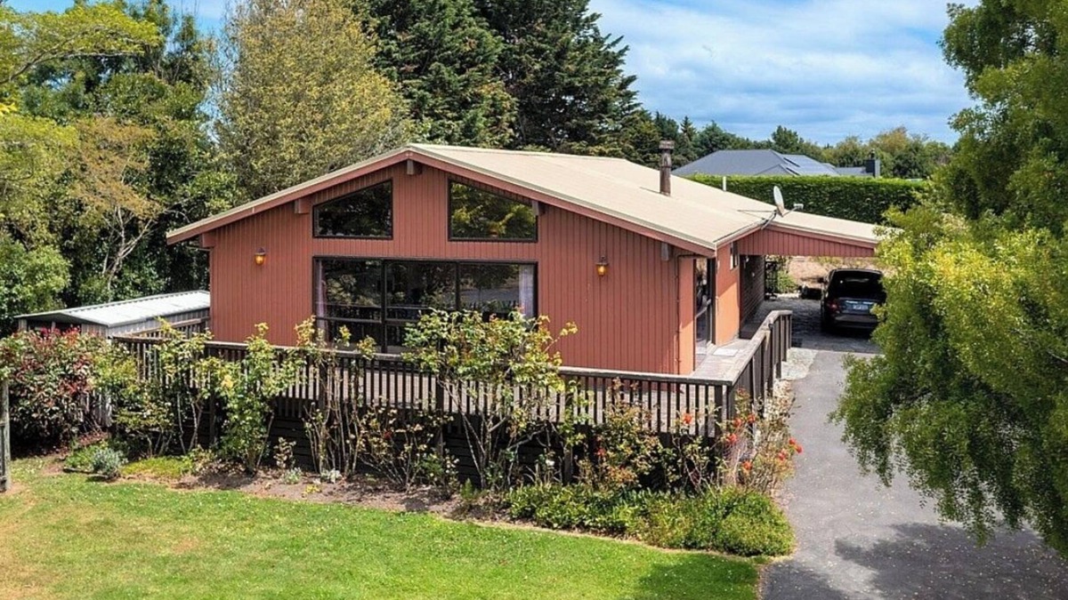 Waikouaiti House | Beach House Family Getaway n2min walk to beach nWarm sunny home unwind & relax