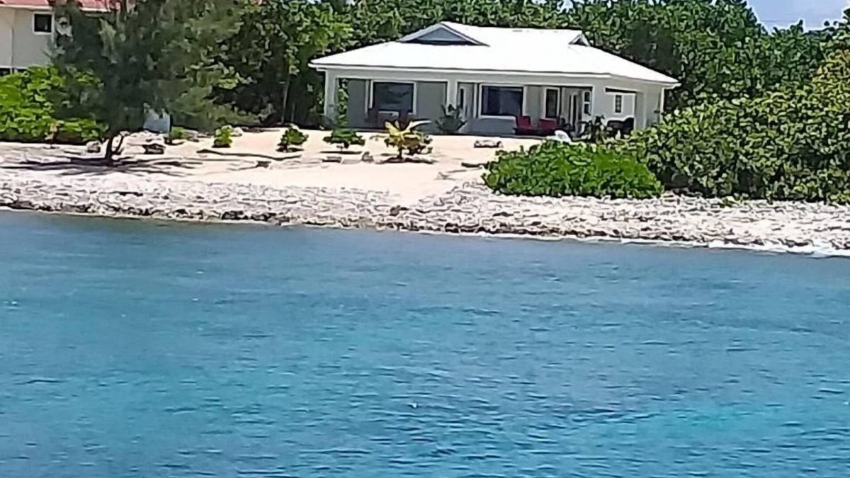 Stake Bay House | Beach House Footsteps From The Water.