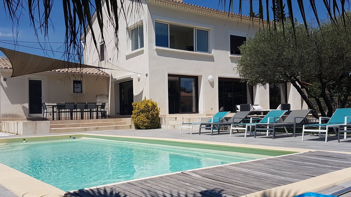 Sollies Pont Villa | Beach House in the heart of the olive trees, close to the sea