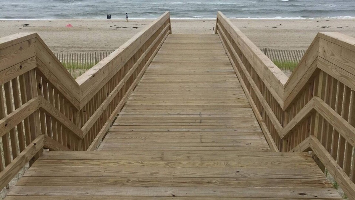 Ocean Beach House | Beach house located in Ocean Beach/Seaview - steps away from the waves!