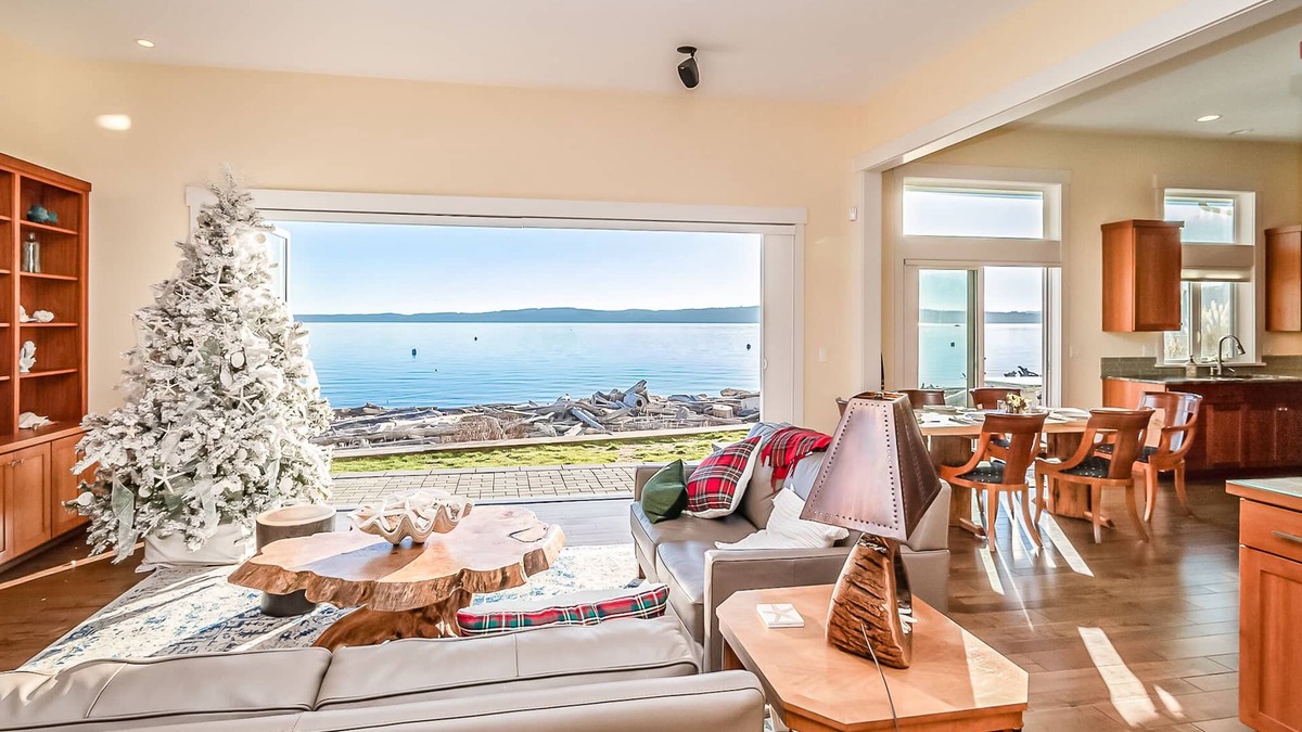 Camano Island House | Beach house no-bank waterfront 4-bedroom vacation home on Camano Island