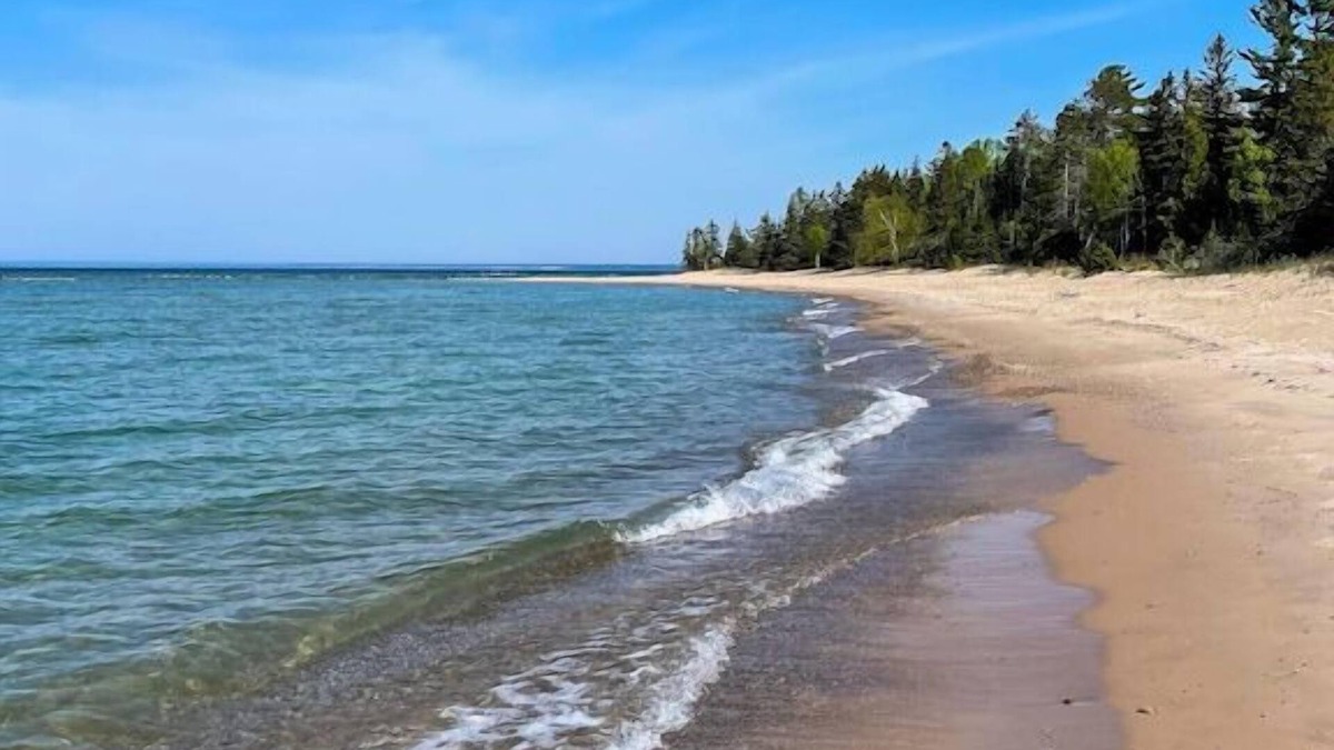 Millersburg House | Beach House On Lake Huron- Celebrate the Splendor of Fall at Your Beachfront Retreat