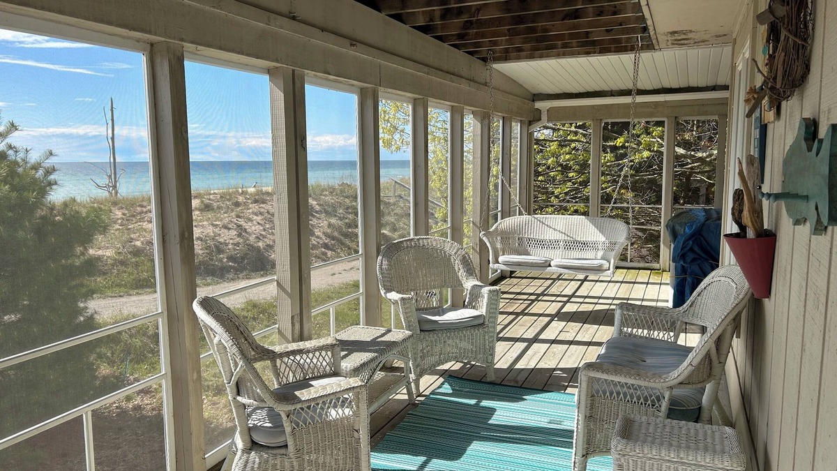 Pentwater Cottage | Beach house on Lake Michigan 5 minutes from Pentwater!