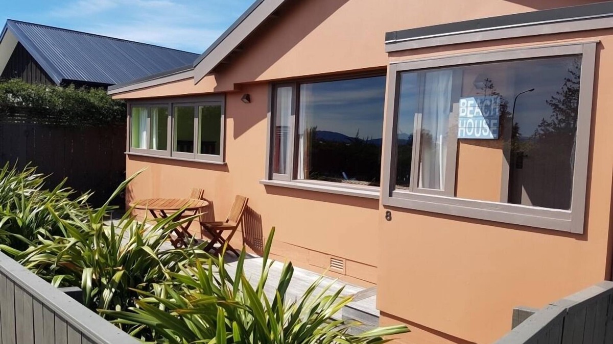 Waikuku Beach House | Beach house relaxing retreat