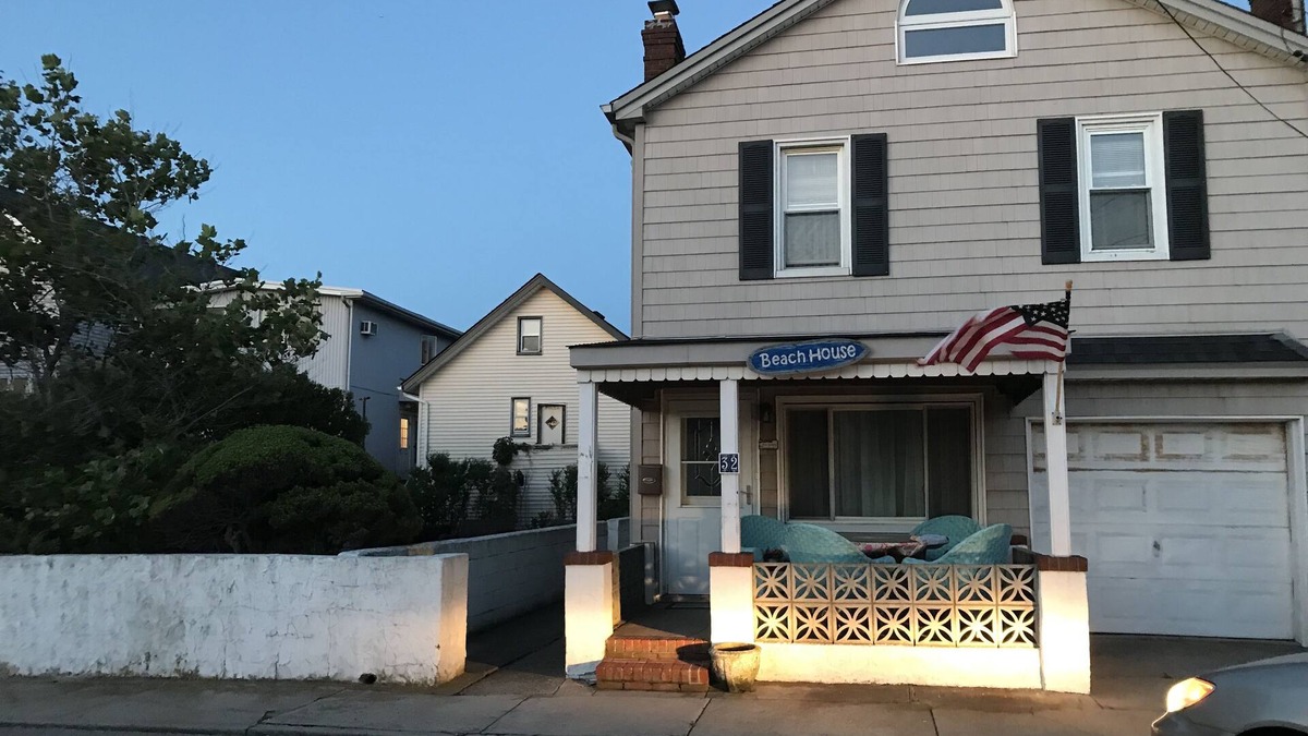 East Atlantic Beach House | BEACH HOUSE IN THE HEART OF EAST ATLANTIC BEACH. STEPS TO PRIVATE BEACH