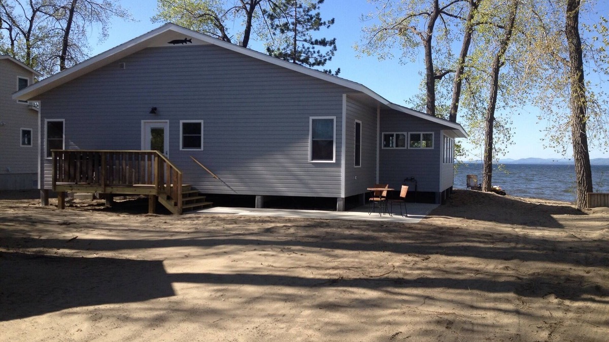 Malletts Bay House | Beach House! Wi-Fi, Central A/C. Live it up on the Beach!